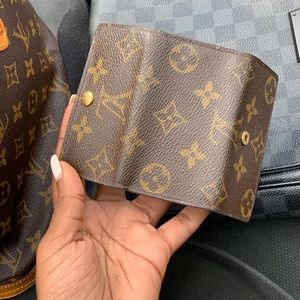 Authentic Louis Vuitton 4 Key Holder